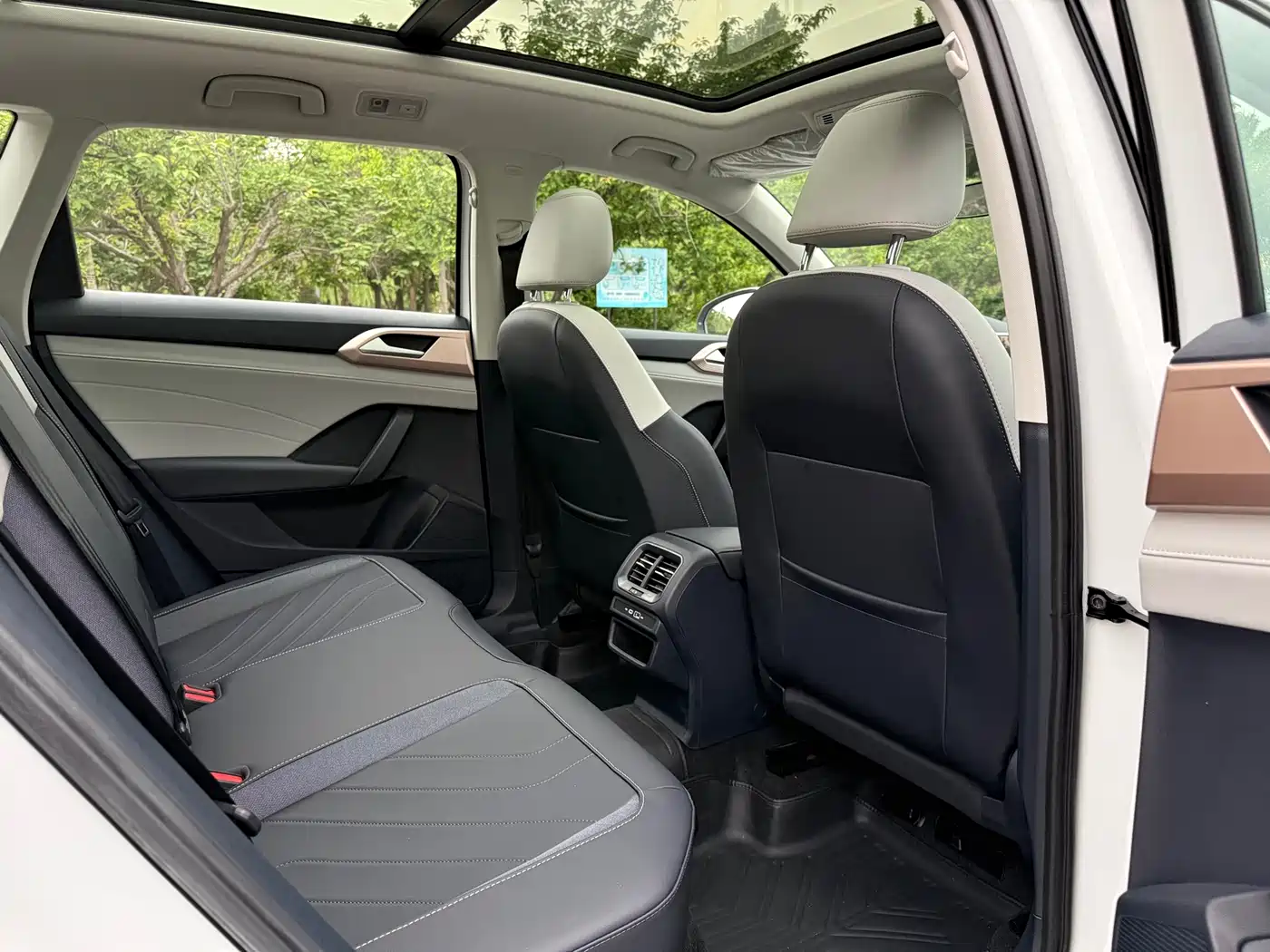 Volkswagen Tharu 2026 2025 Model 300TSI 2WD Bright Moon Edition