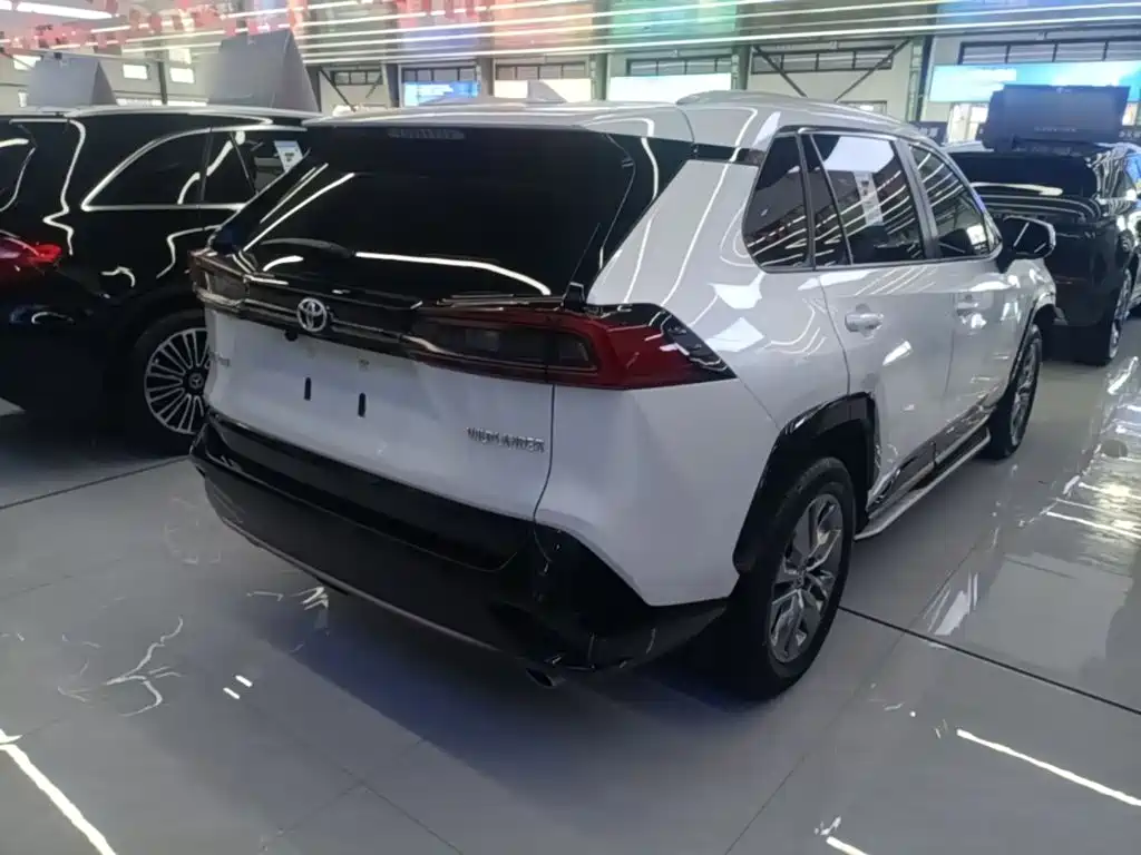 Фото 7 - Toyota Wildlander
