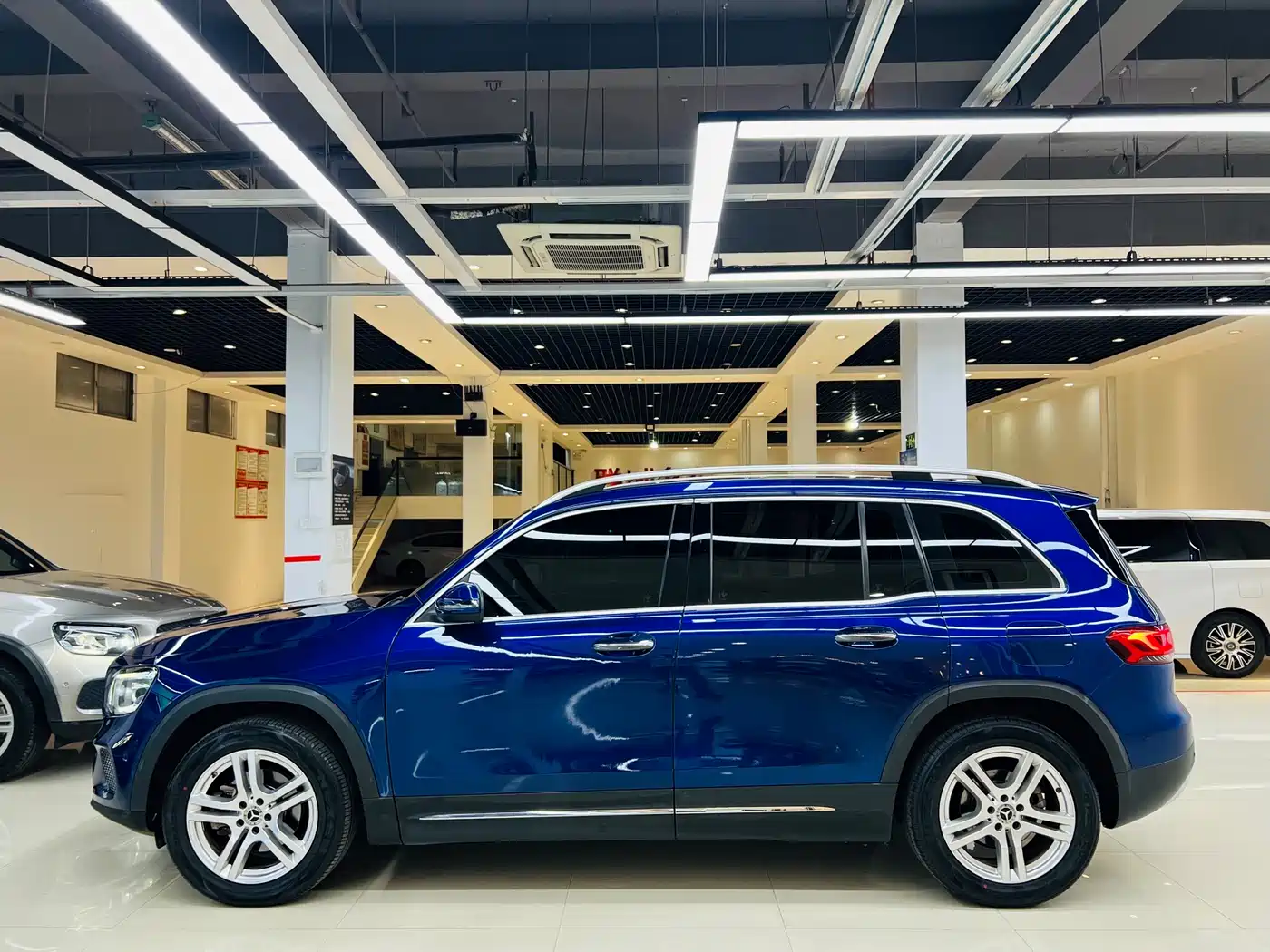 MERCEDES-BENZ GLB