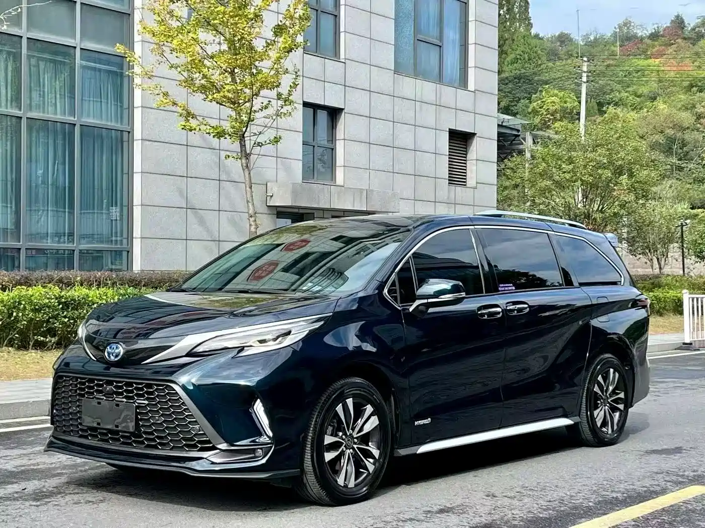 Toyota Granvia 2024 2.5L Hybrid Luxury