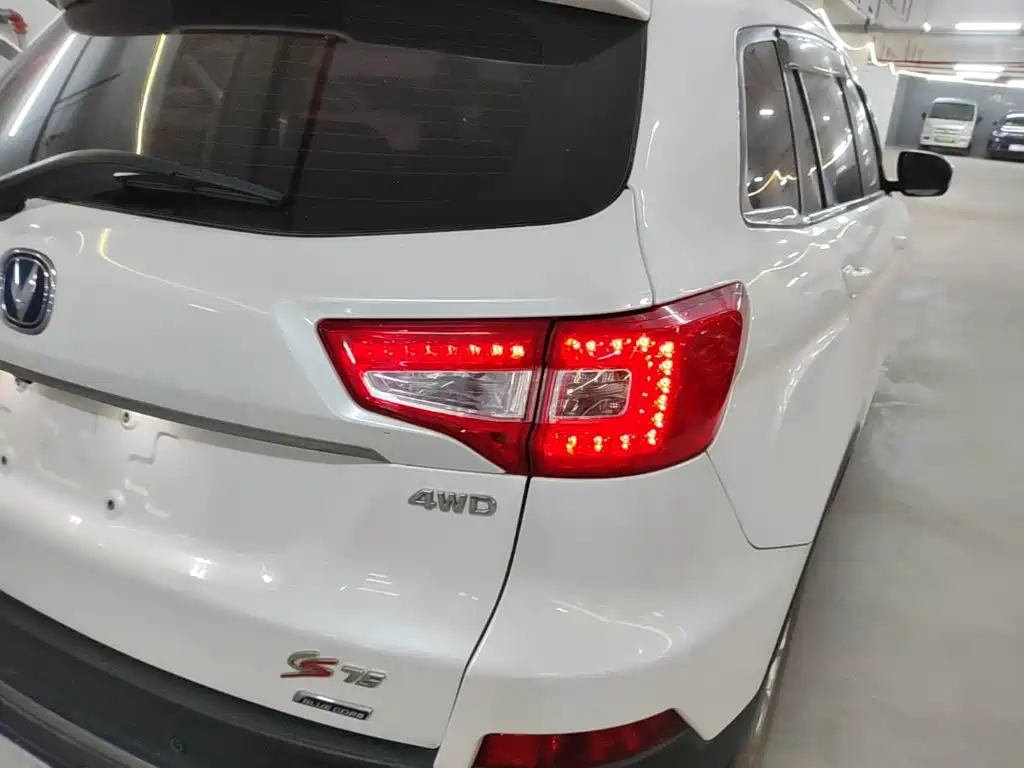 Photo 8 - Changan CS75