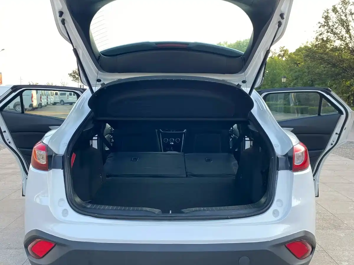 Photo 8 - Mazda CX-4