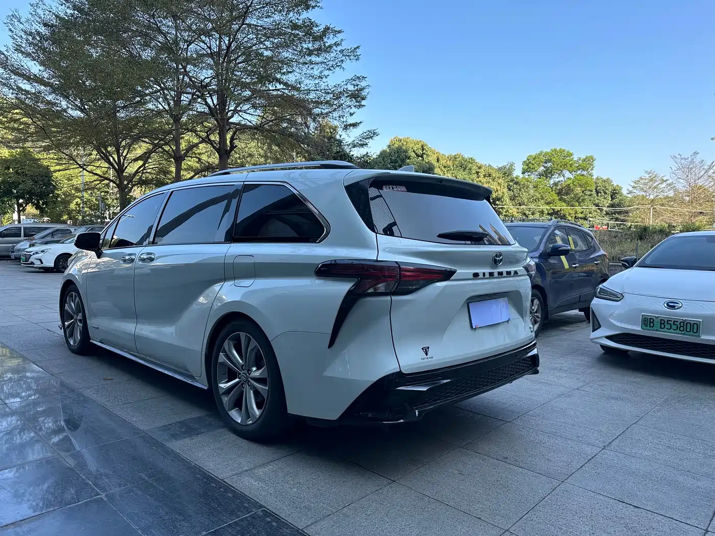 Toyota Sienna 2021 2.5L Hybrid Premium Edition фото 9