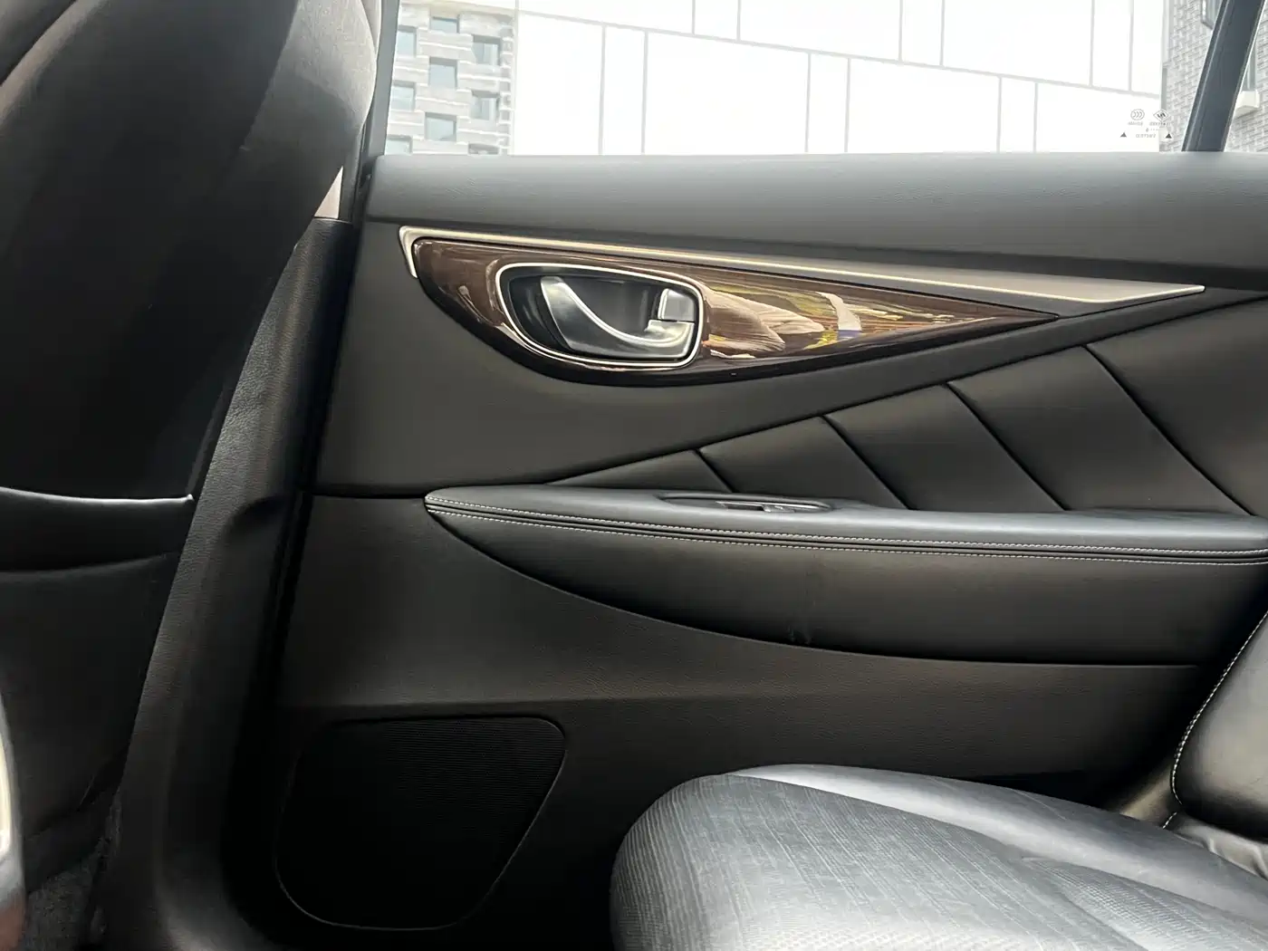 Фото 32 - Infiniti Q50L