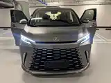 Фото 8 - Lexus LM