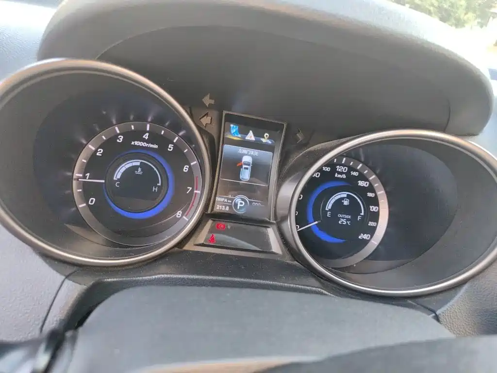 Фото 4 - Changan CS75