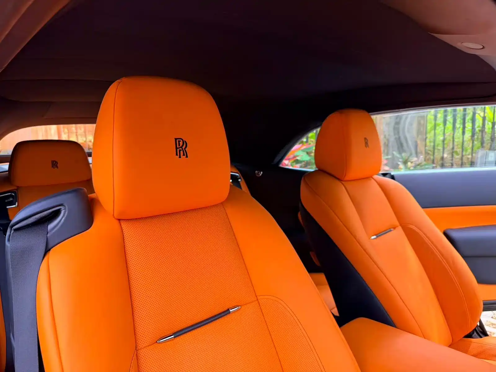 Photo 10 - Rolls-Royce Dawn
