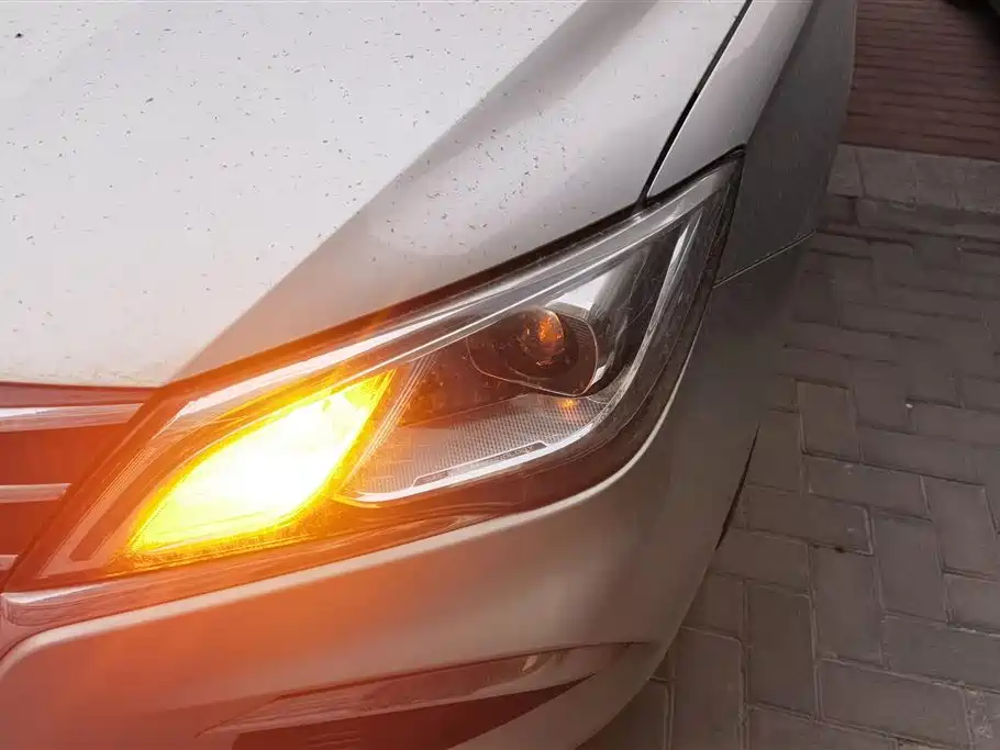 ROEWE EI5
