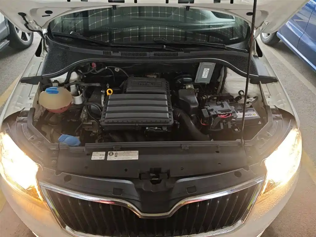 Škoda Skoda Rapid Spaceback 2016 Facelift 1.6L Automatic Innovation Edition фото 20