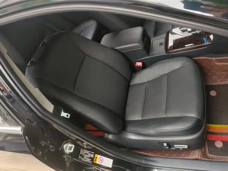 Toyota Camry 2015 2.0G Leading Edition фото 8