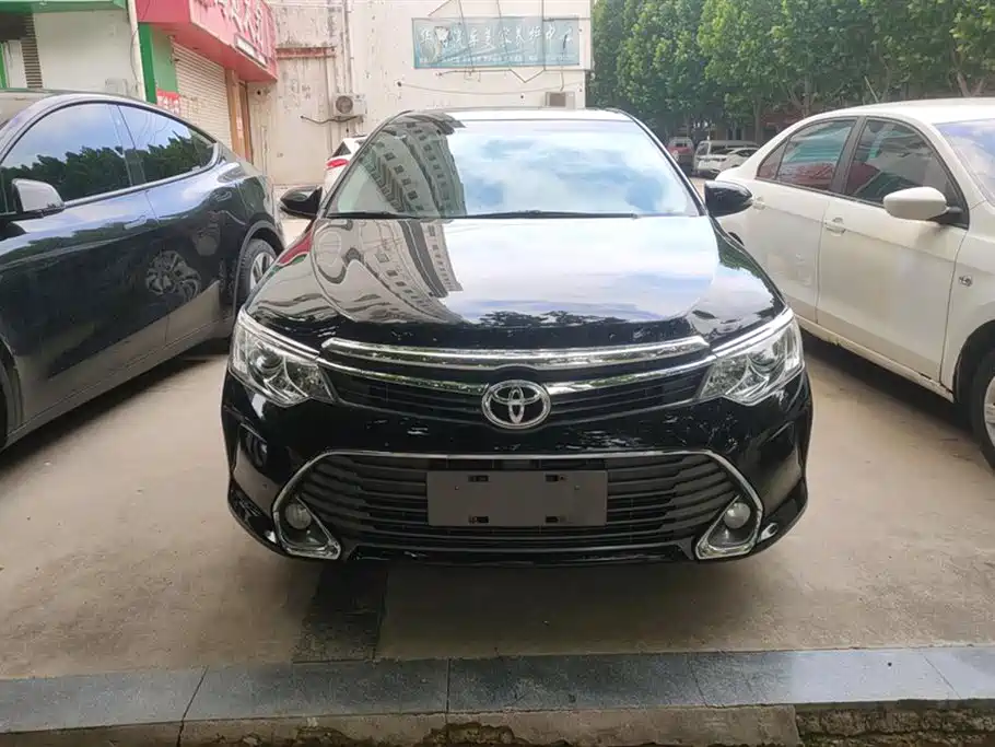 Toyota Camry 2015 2.0G Leading Edition фото 2
