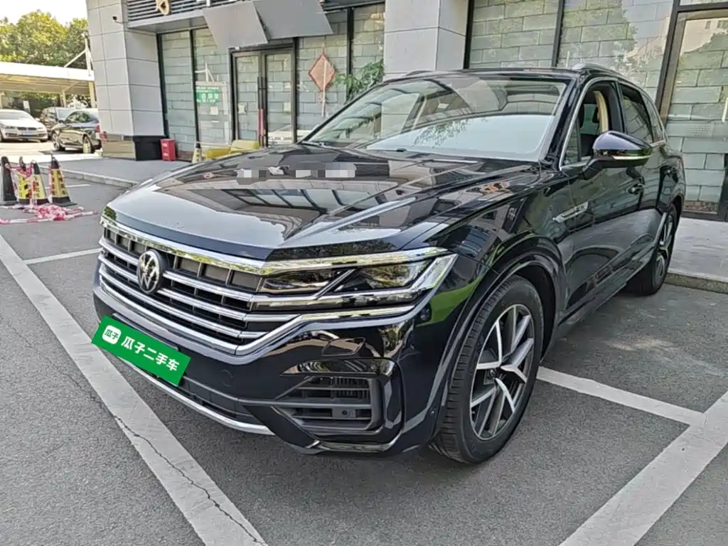 Фото 2 - Volkswagen Touareg