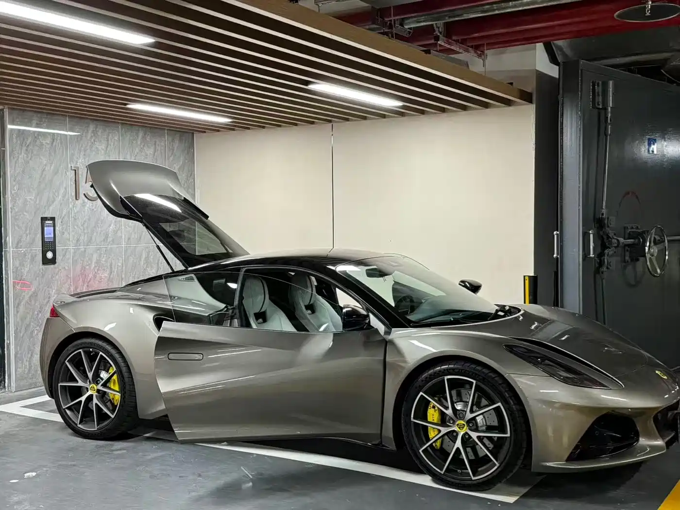 LOTUS SPORTS CAR EMIRA