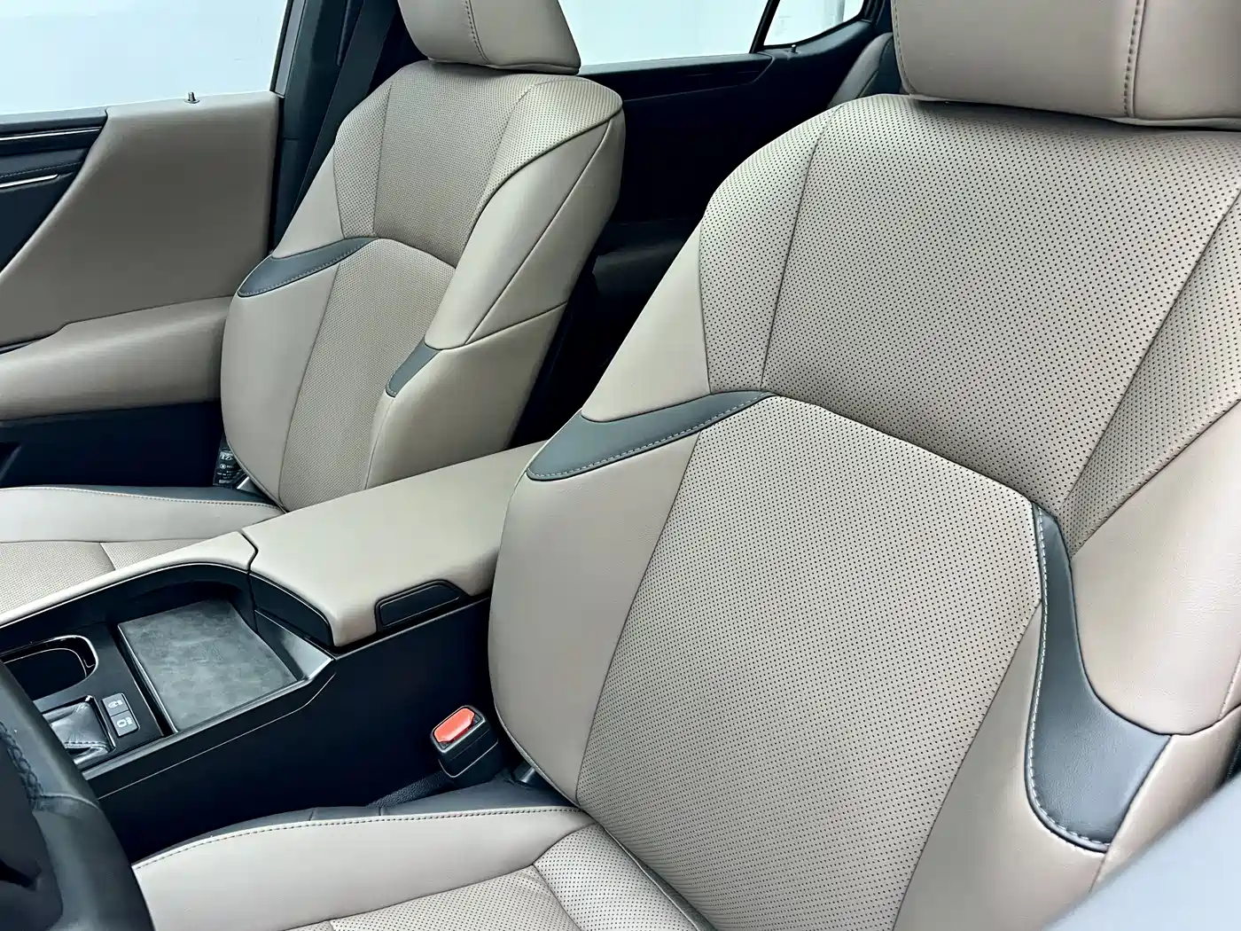 Lexus ES 2023 200 Excellence Edition фото 15
