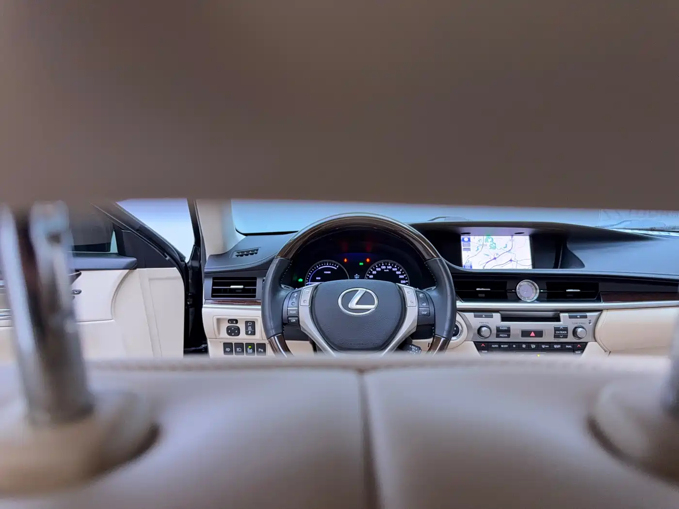 Lexus ES 2013 300h Luxury Edition фото 29
