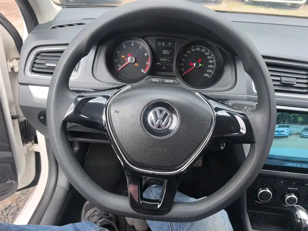 Volkswagen Lavida 2017 1.6L Automatic Trend Edition фото 7