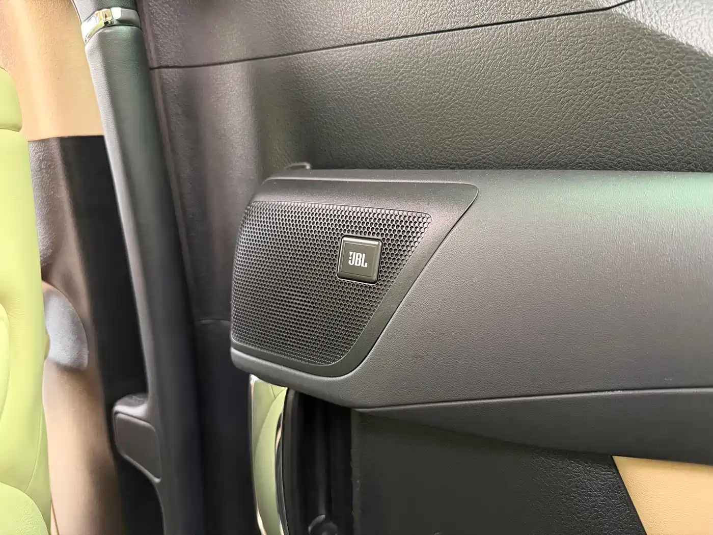 Toyota Alphard 2019 Hybrid 2.5L Premium Edition фото 26