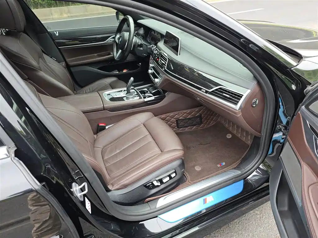 BMW 7 Series 2018 730Li Leading Type M Sport Package фото 17