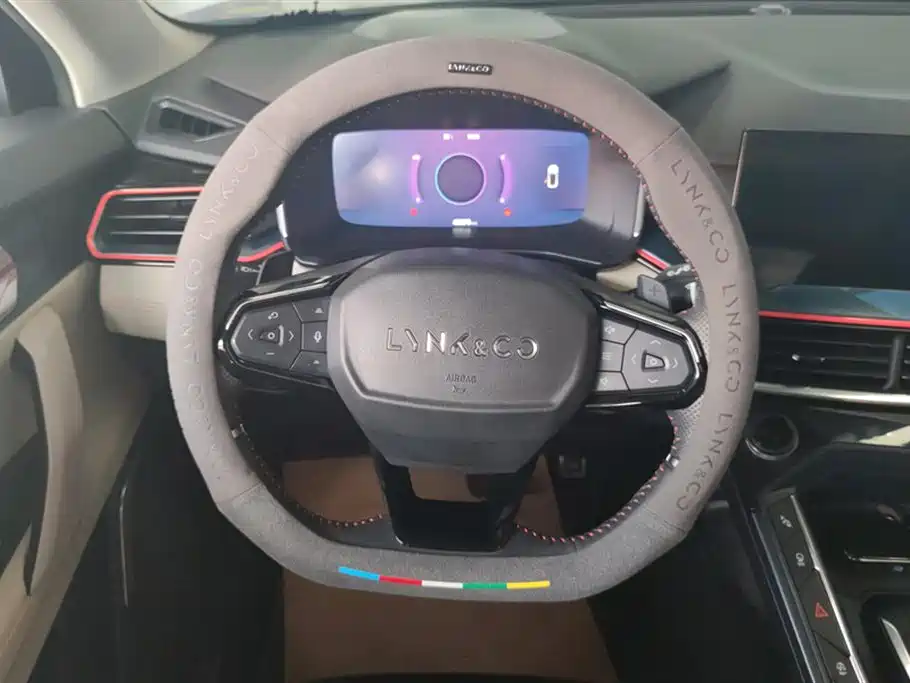 Lynk & Co 06 2020 1.5T Halo фото 15