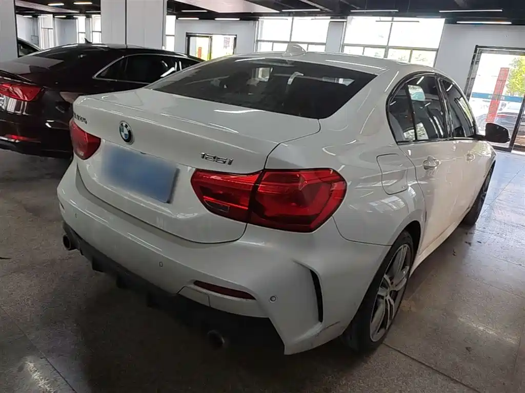 BMW 1 Series 2020 Model 125i Leading M Sport Package фото 5