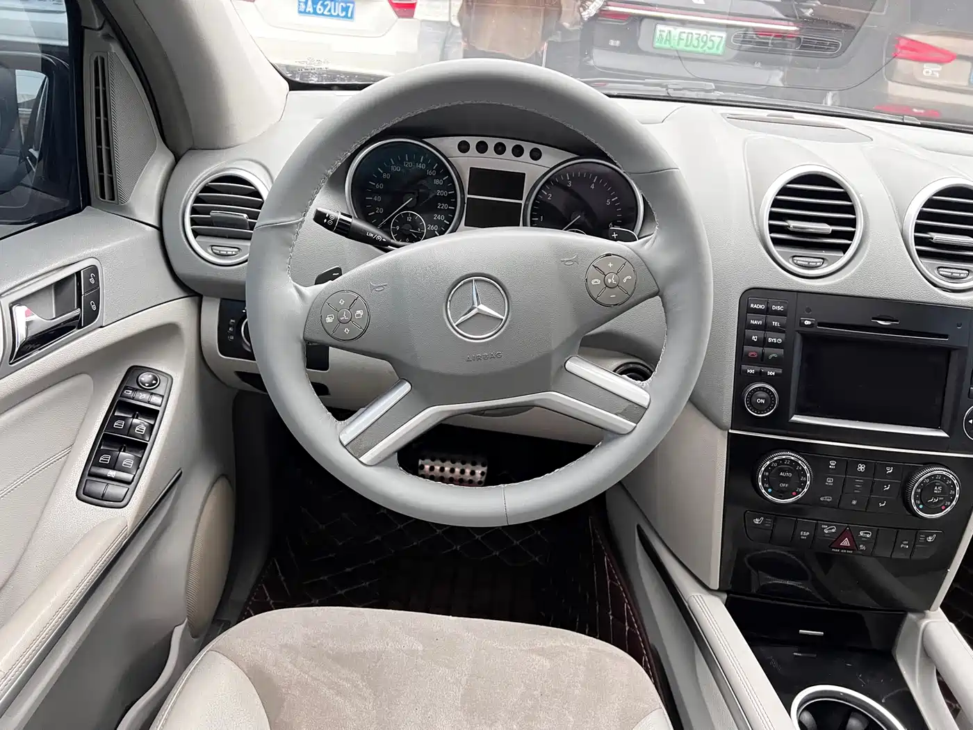Mercedes-Benz M-Class 2010 ML 300 4MATIC фото 13