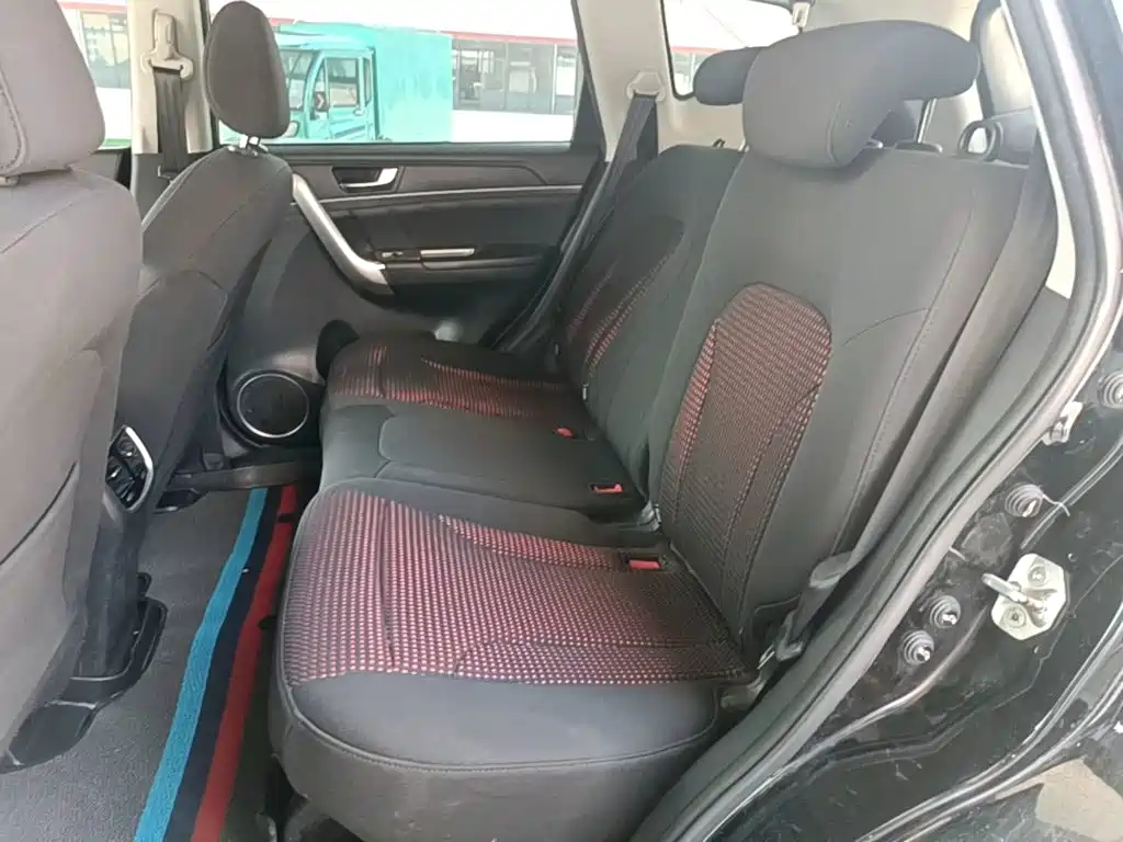 Photo 17 - Haval M6