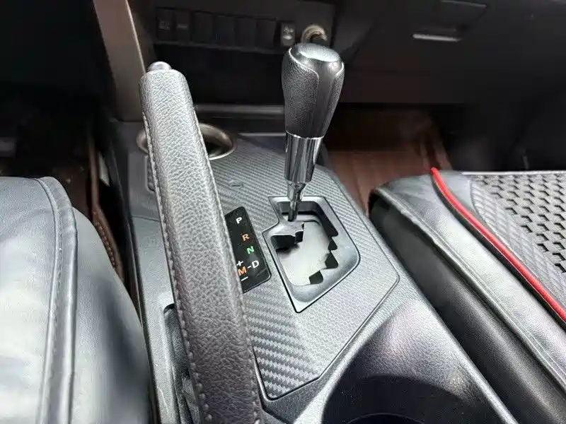 صورة 7 - Toyota RAV4 Rongfang