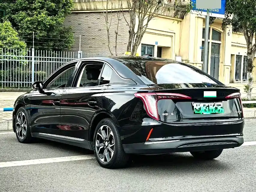 Hongqi E-QM5 2022 431km Charging Enjoyment Edition фото 9