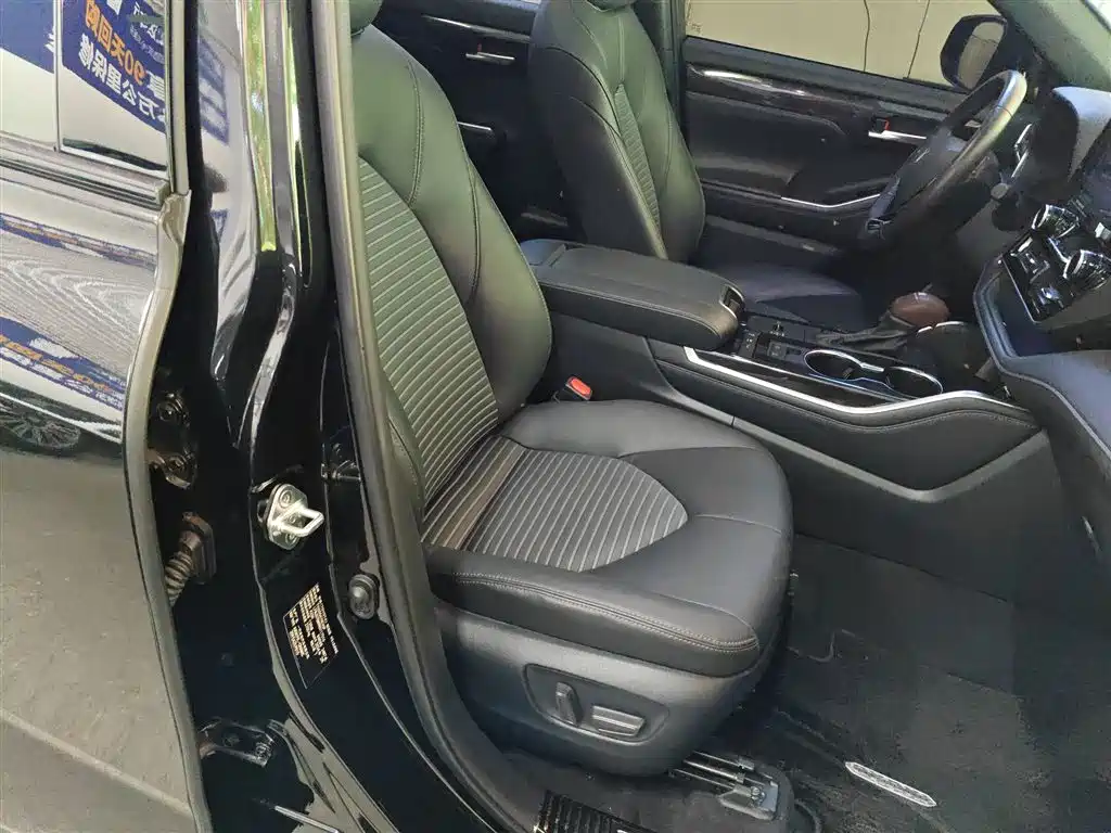 Toyota Crown Kluger 2023 2.5L HEV AWD Luxury Edition фото 20