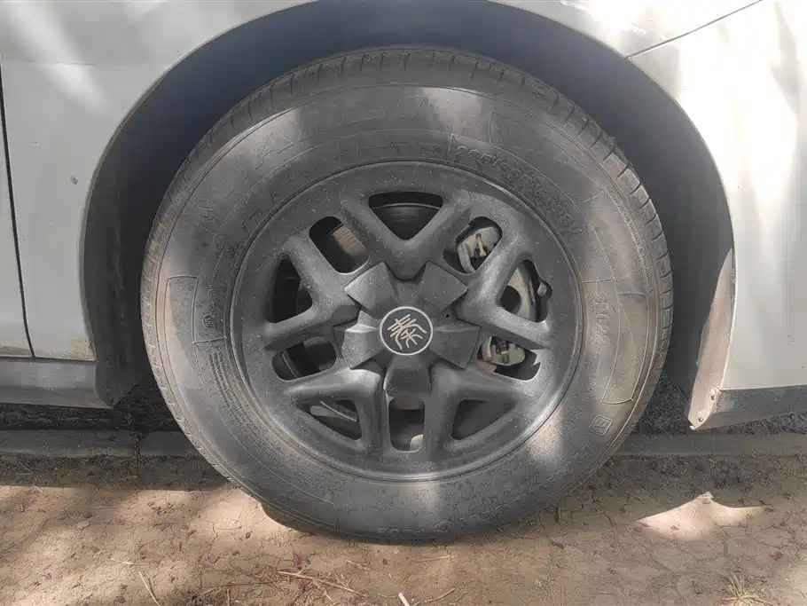 BYD Qin PLUS 2025 DM-i Smart Drive 55KM Leader фото 6