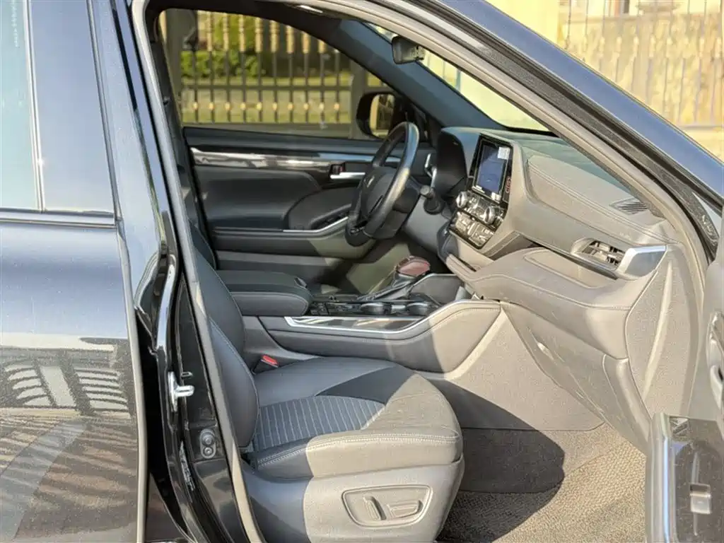 Toyota Crown Kluger 2023 2.5L HEV AWD Luxury Edition фото 18