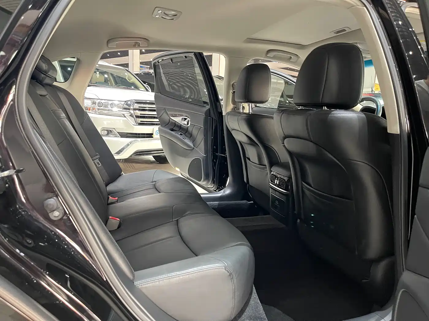 Infiniti Q70 2017 Q70L 2.5L Enjoyment Edition фото 9