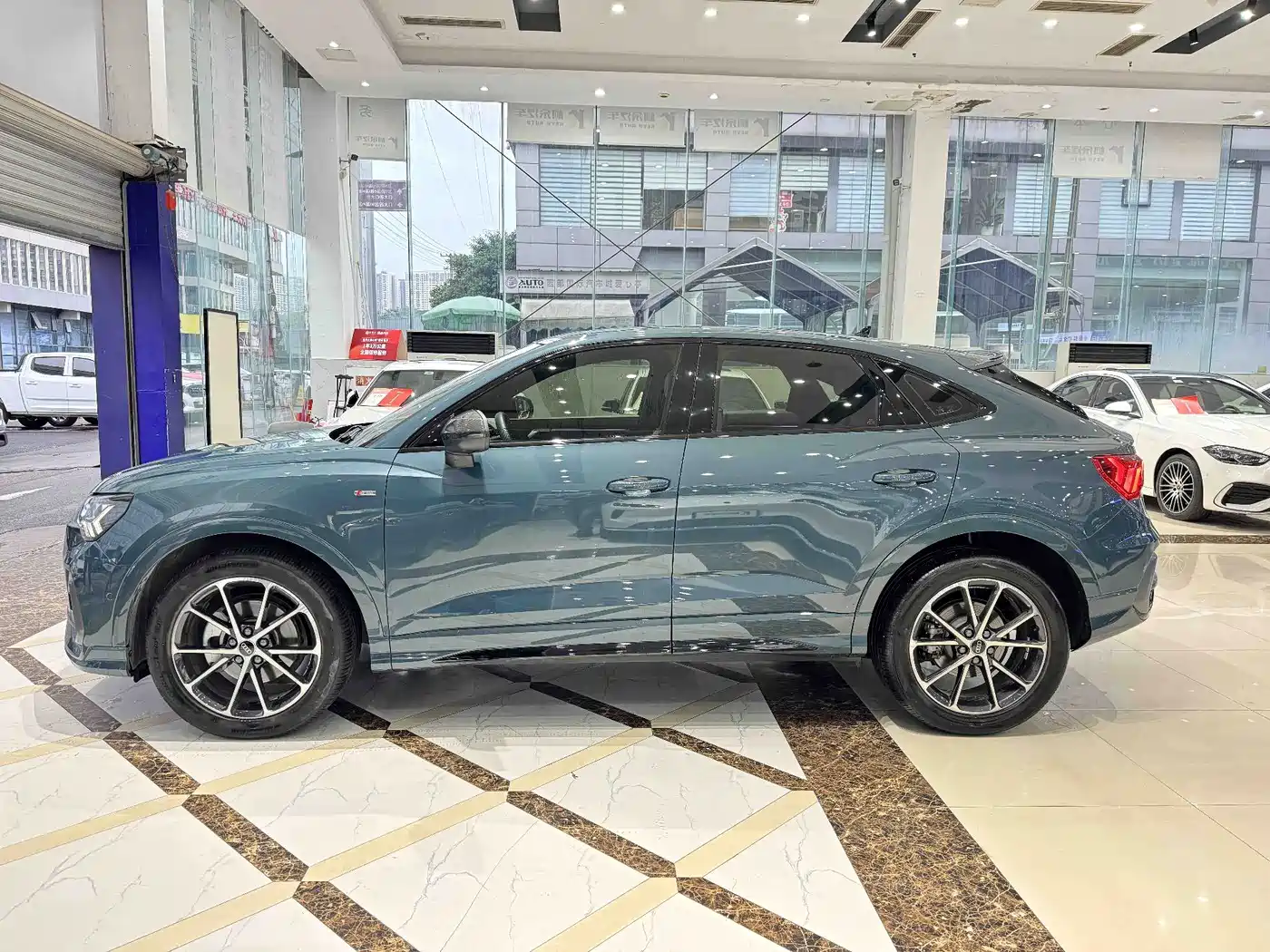 Audi Q3 2023 2024 45 TFSI quattro Fashion Dynamic Launch Special Edition