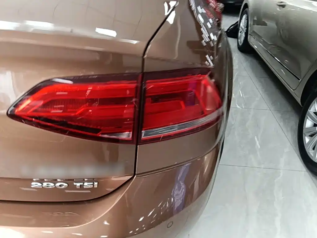 صورة 8 - Volkswagen Lamando