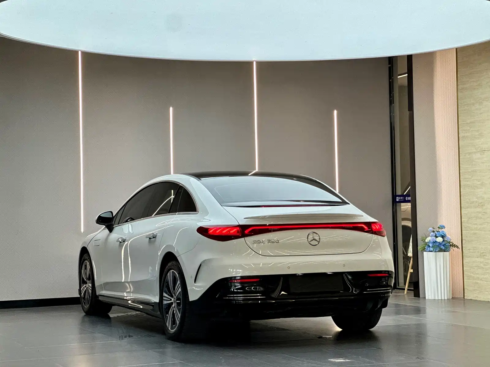 Фото 9 - Mercedes-Benz EQE