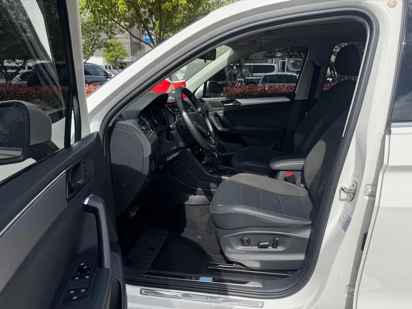 Volkswagen Tiguan L 2021 330TSI Automatic 2WD Smart фото 9