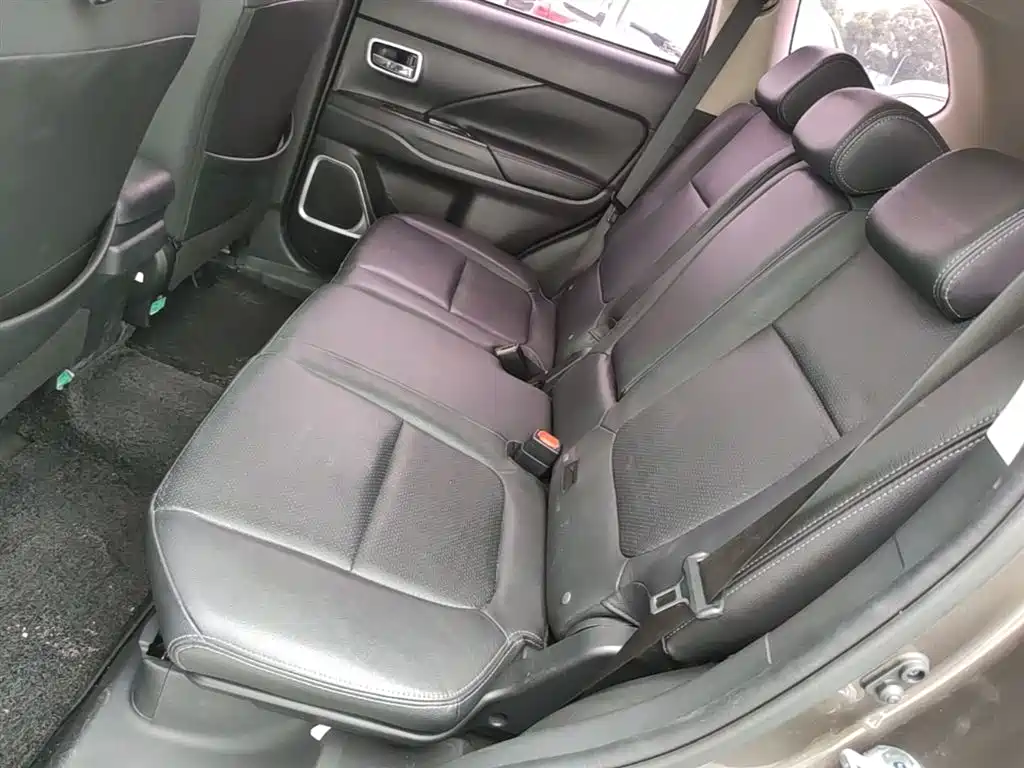 Mitsubishi Outlander 2018 2.0L 2WD Glory Edition 5-seater фото 17