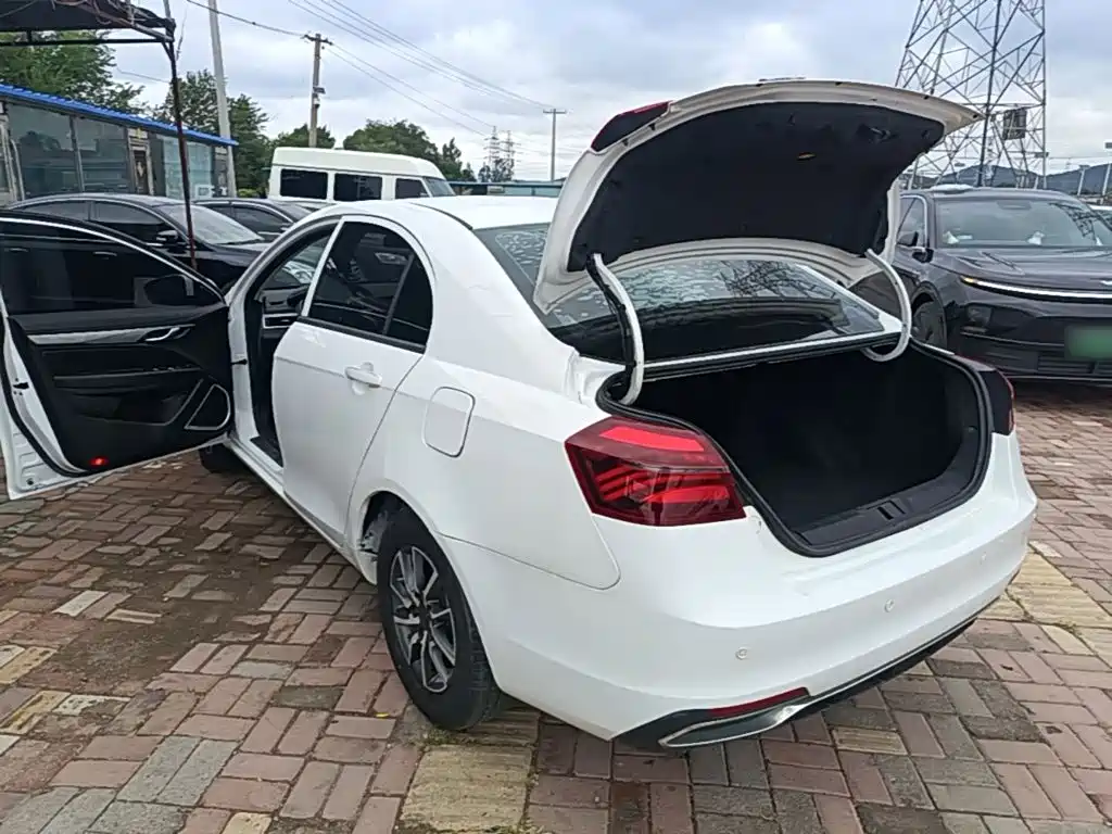 Photo 5 - Geely Emgrand