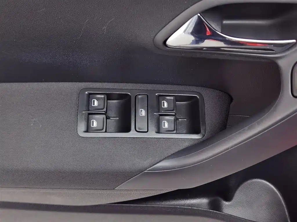 Volkswagen Polo 2016 1.4L Automatic Trend фото 9