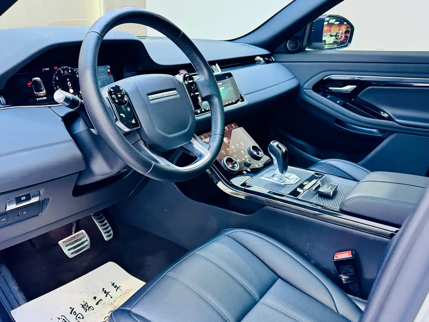 Land Rover Range Rover Evoque 2020 249PS R-DYNAMIC SE Sport Tech Edition фото 6