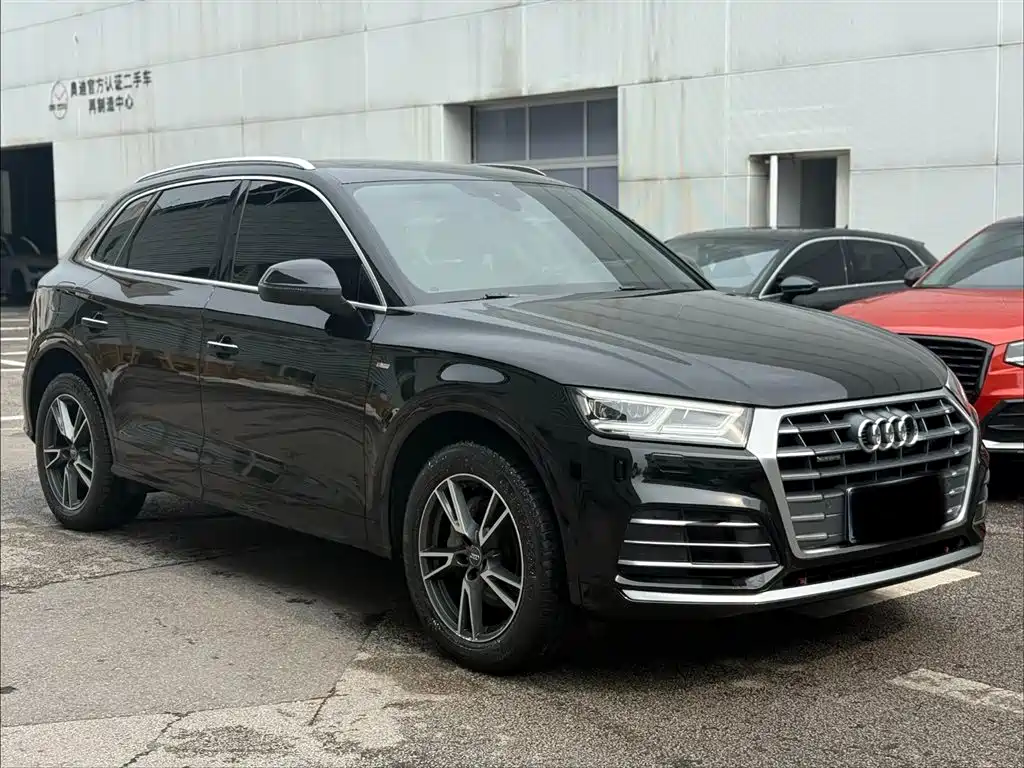 Audi Q5L 2020 Facelift 40 TFSI Honor Fashion фото 3