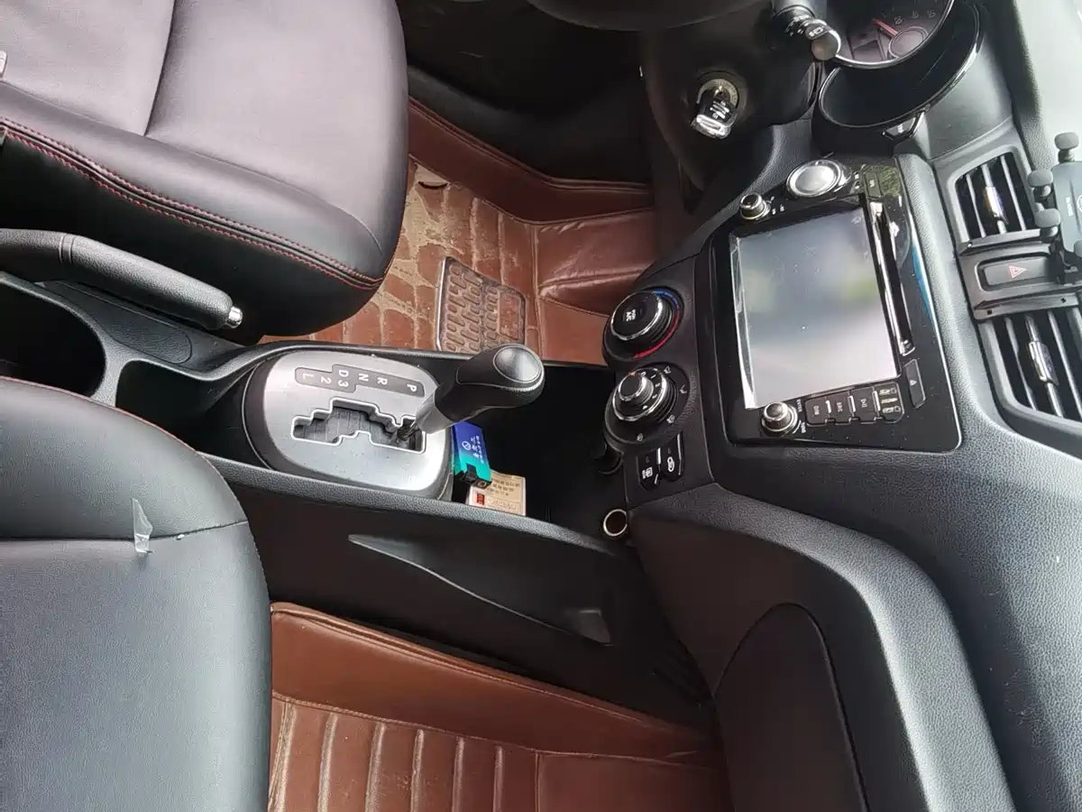 Kia K2 2012 Model Hatchback 1.4L AT GLS фото 4