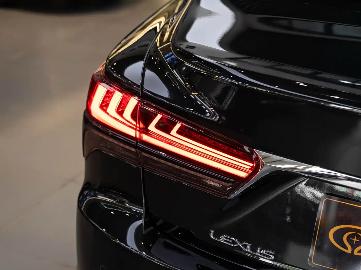 Фото 7 - Lexus LS