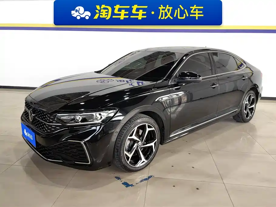 Volkswagen Passat 2023 Facelift 330TSI Starlight Luxury Edition