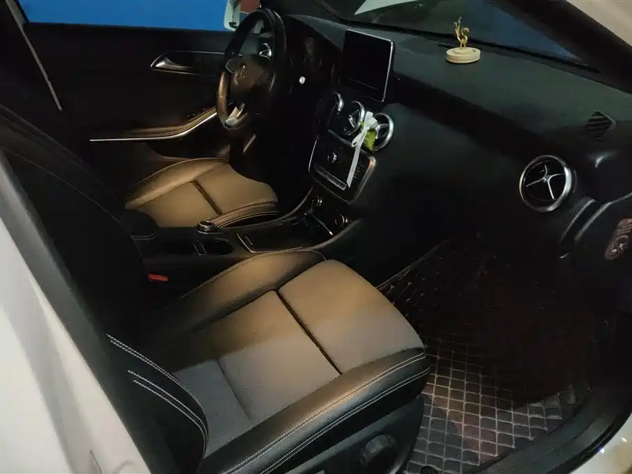 Mercedes-Benz A-Class (Import) 2016 A 200 Dynamic фото 8