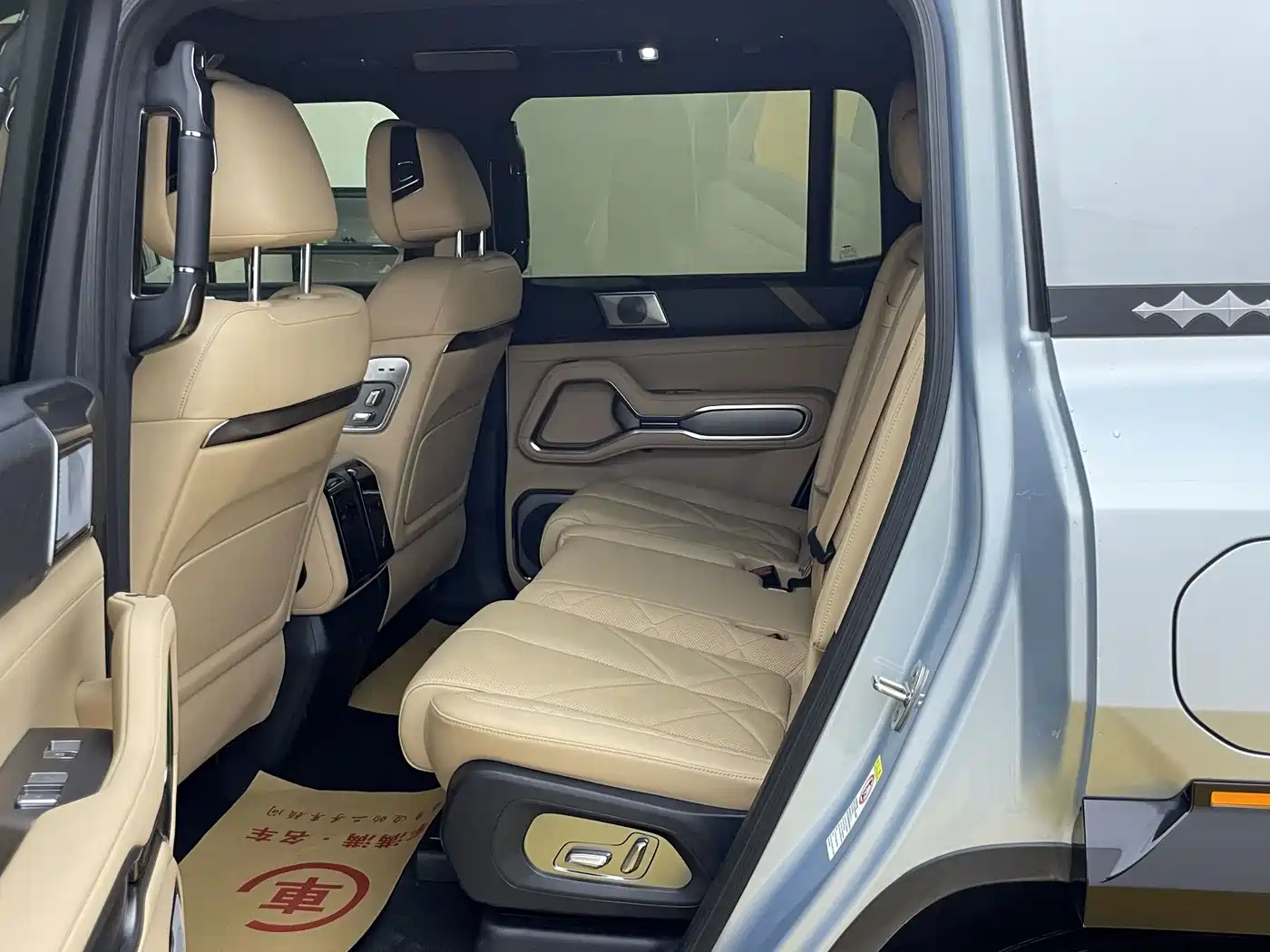 Fang Cheng Bao Leopard 8 2025 2025 Zhiyong Flagship 7-Seater