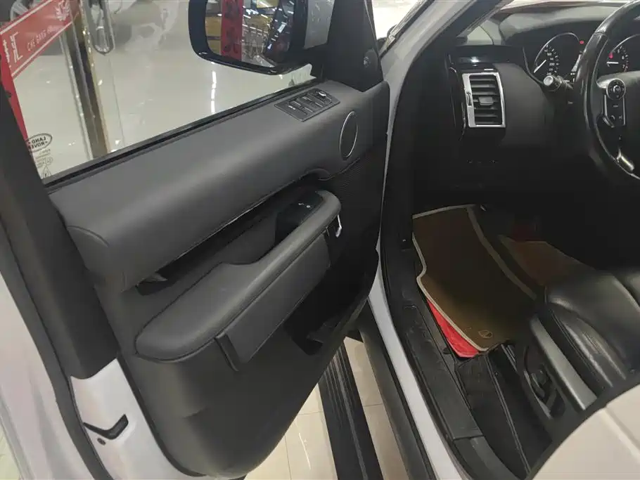 Land Rover Discovery 2018 3.0 SC V6 HSE фото 7