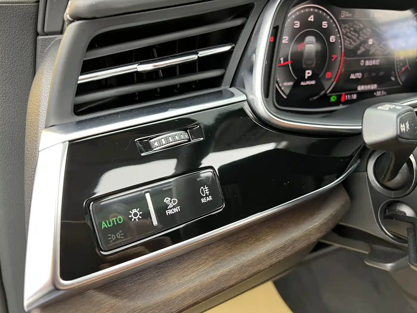 Фото 5 - Audi Q7