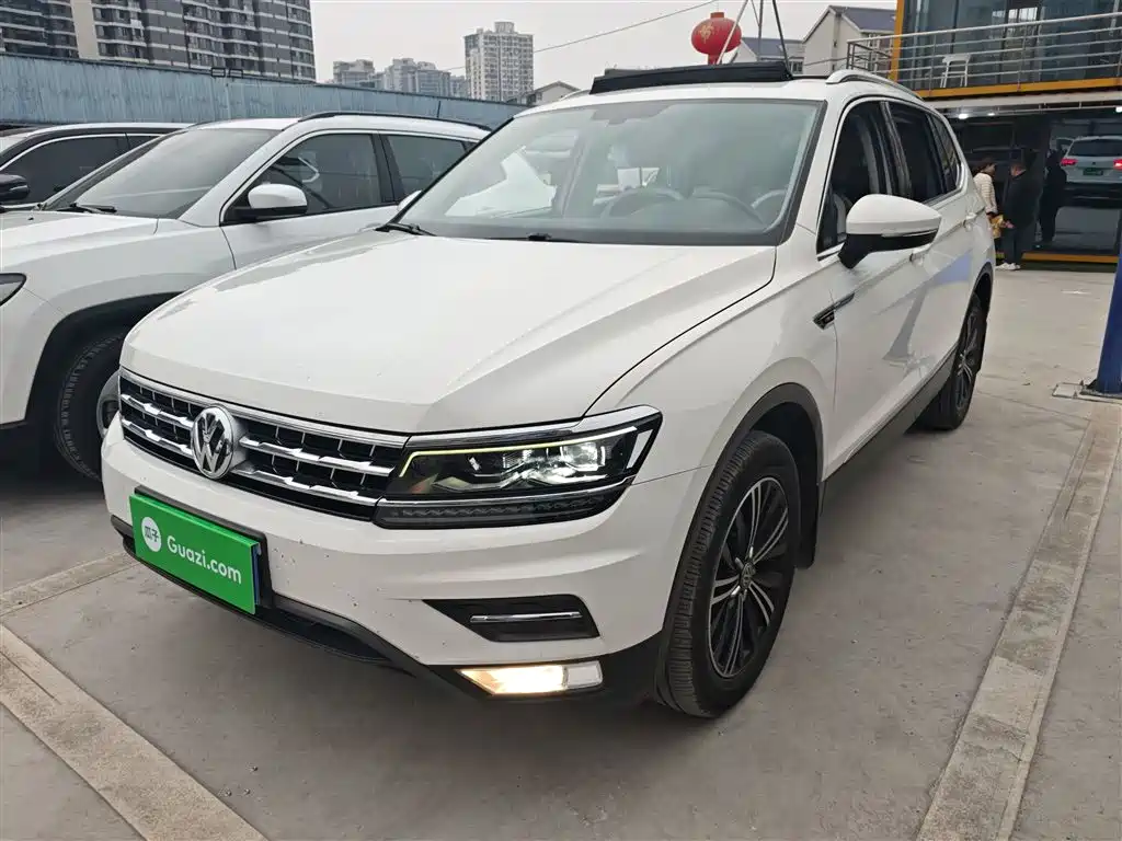 Volkswagen Tiguan L 2018 380TSI Automatic AWD Luxury Edition фото 2