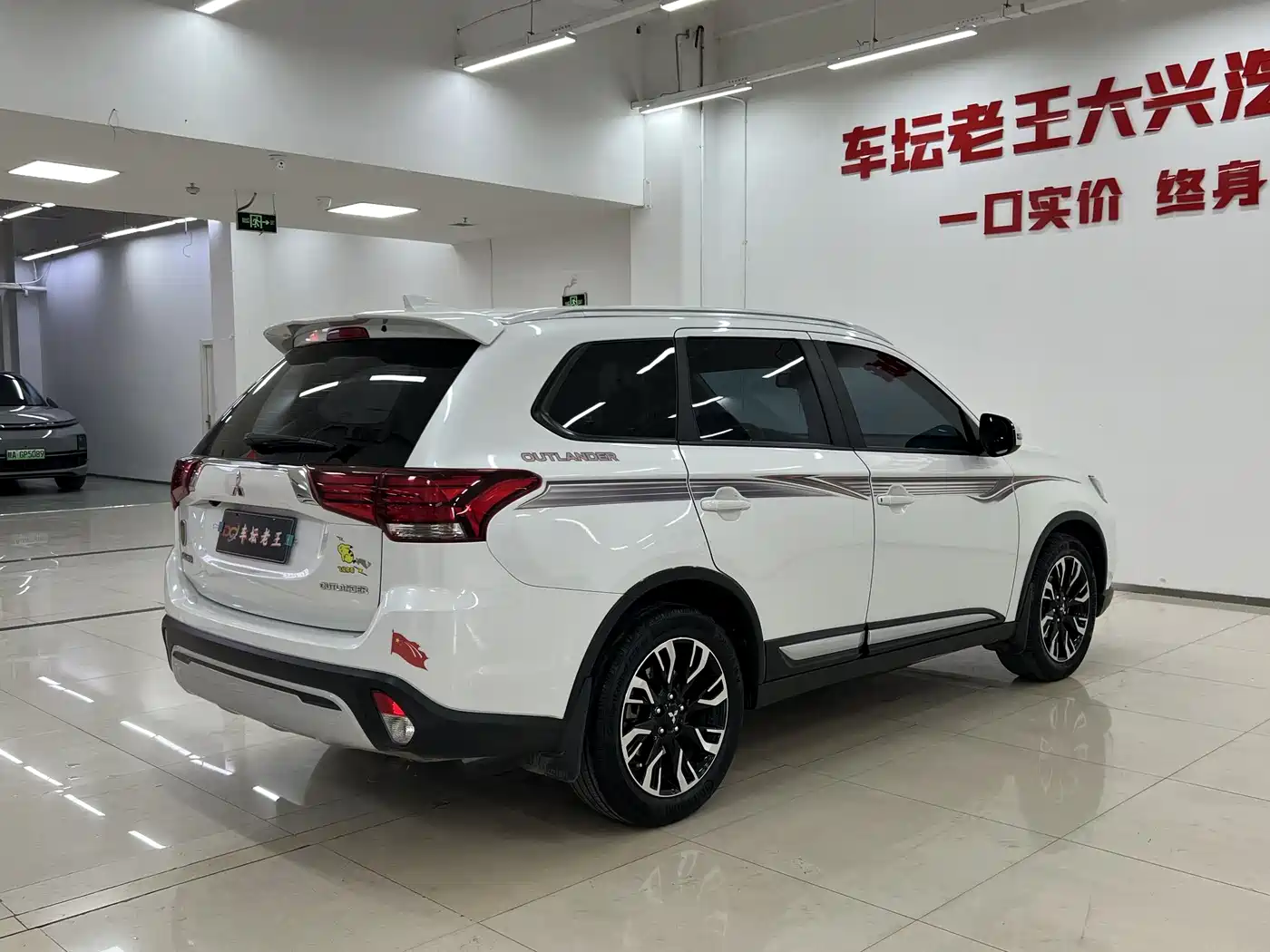 Mitsubishi Outlander 2020 2.0L 2WD Premium 5-seater фото 4